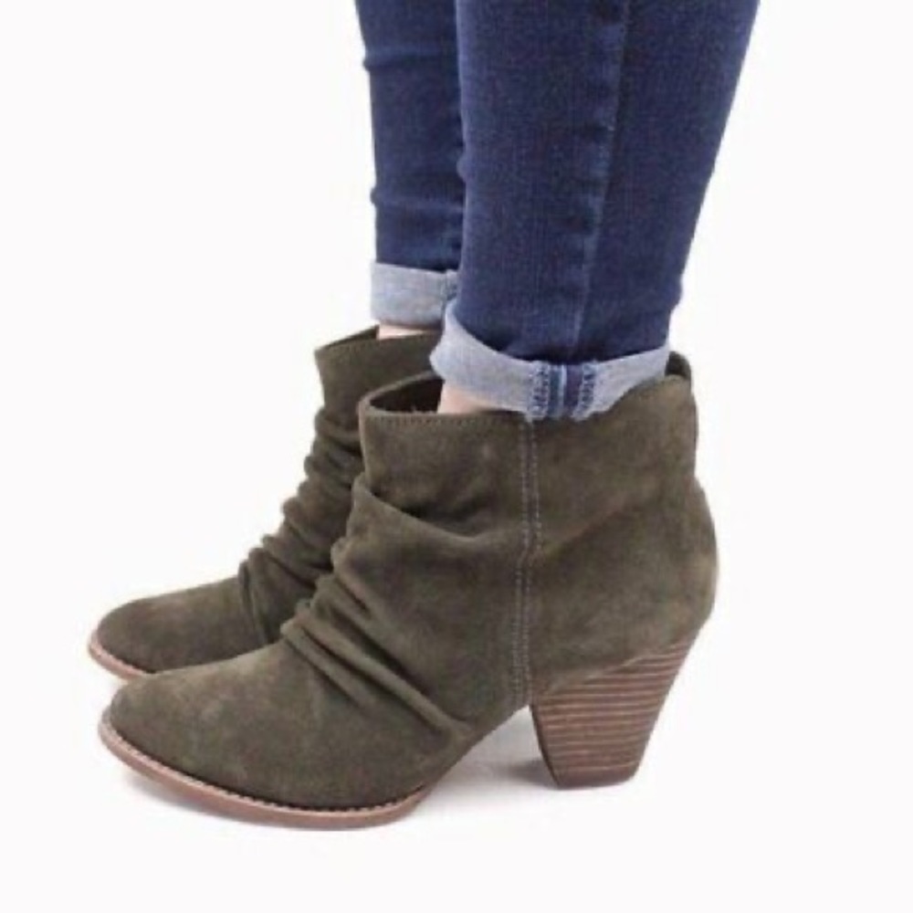SPLENDID OLIVE GREEN SUEDE ANKLE BOOTIES
